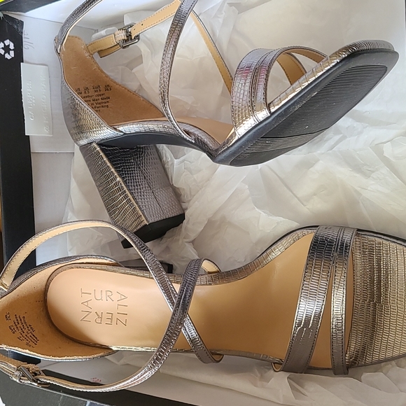 Naturalizer Heels - Picture 2 of 7